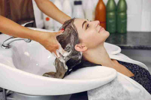  2 cách gội đầu sau khi nâng mũi để không ảnh hưởng vết mổ